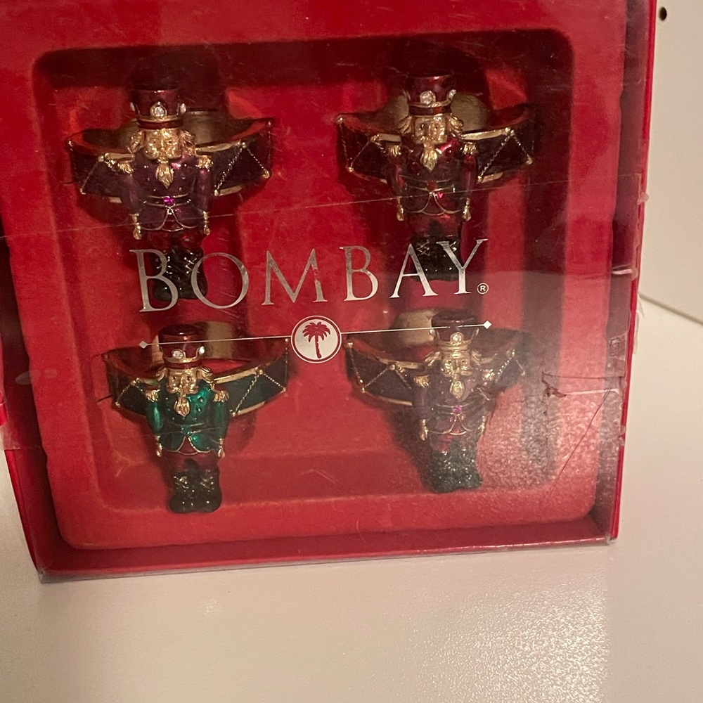 Bombay nutcracker napkin rings